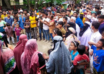 মাদ্রাসাছাত্রী মরিয়ম আক্তারকে হত্যা করা হয়েছে দাবি করে অভিযুক্তদের বিচারের দাবিতে বিক্ষোভ করেছেন এলাকাবাসী। রোববার সকালে মুন্সিগঞ্জ প্রেসক্লাবের সামনে