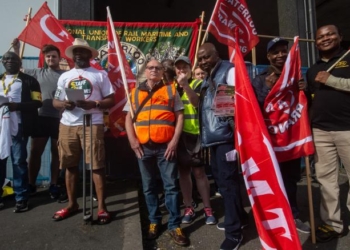 LONDON, ENGLAND - HUNE 21:  Striking RMT members join the picket line at Waterloo on June 21, 2022 in London, United Kingdom. The biggest rail strikes in 30 years started on Monday night with trains cancelled across the UK for much of the week. The action is being taken by Network Rail employees plus onboard and station staff working for 13 train operators across England. Thousands of jobs are at risk in maintenance roles and ticket office closures were planned as well as pay freezes during the cost of living crisis, says the RMT union. (Photo by Guy Smallman/Getty images)