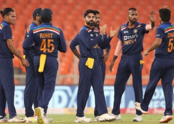 AHMEDABAD, INDIA - MARCH 18: India celebrate after Hardik Pandya of India dismisses Jason Roy of England during the 4th T20 International between India and England at Narendra Modi Stadium on March 18, 2021 in Ahmedabad, India. (Photo by Surjeet Yadav/Getty Images)