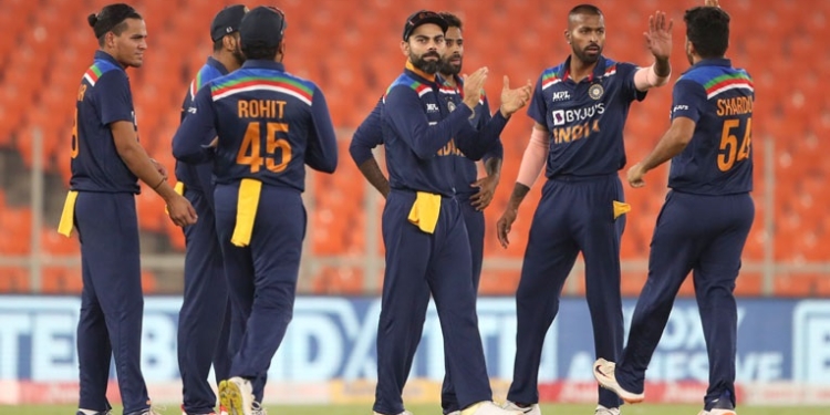 AHMEDABAD, INDIA - MARCH 18: India celebrate after Hardik Pandya of India dismisses Jason Roy of England during the 4th T20 International between India and England at Narendra Modi Stadium on March 18, 2021 in Ahmedabad, India. (Photo by Surjeet Yadav/Getty Images)