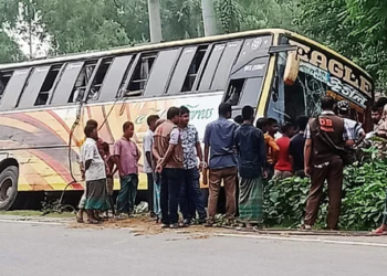 গভীর রাতে চলন্ত বাসের নিয়ন্ত্রণ নিয়ে ডাকাতি, ধর্ষণ