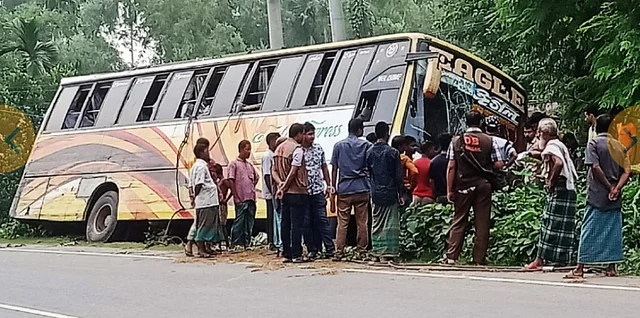 গভীর রাতে চলন্ত বাসের নিয়ন্ত্রণ নিয়ে ডাকাতি, ধর্ষণ