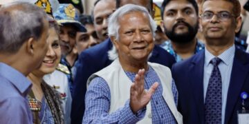 বাংলাদেশের নেতৃত্ব দিতে দেশে এসেছেন নোবেল বিজয়ী ইউনূস