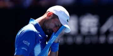 জভেরেভকে অস্ট্রেলিয়ান ওপেনের ফাইনালে তুলতে আহত নোভাক জোকোভিচ অবসর নিয়েছেন