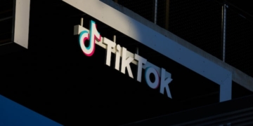 TikTok নিষেধাজ্ঞা আইন বিলম্বিত করার ট্রাম্পের অনুরোধ প্রত্যাখ্যান করার জন্য বিচারপতি বিভাগ সুপ্রিম কোর্টকে অনুরোধ করেছে