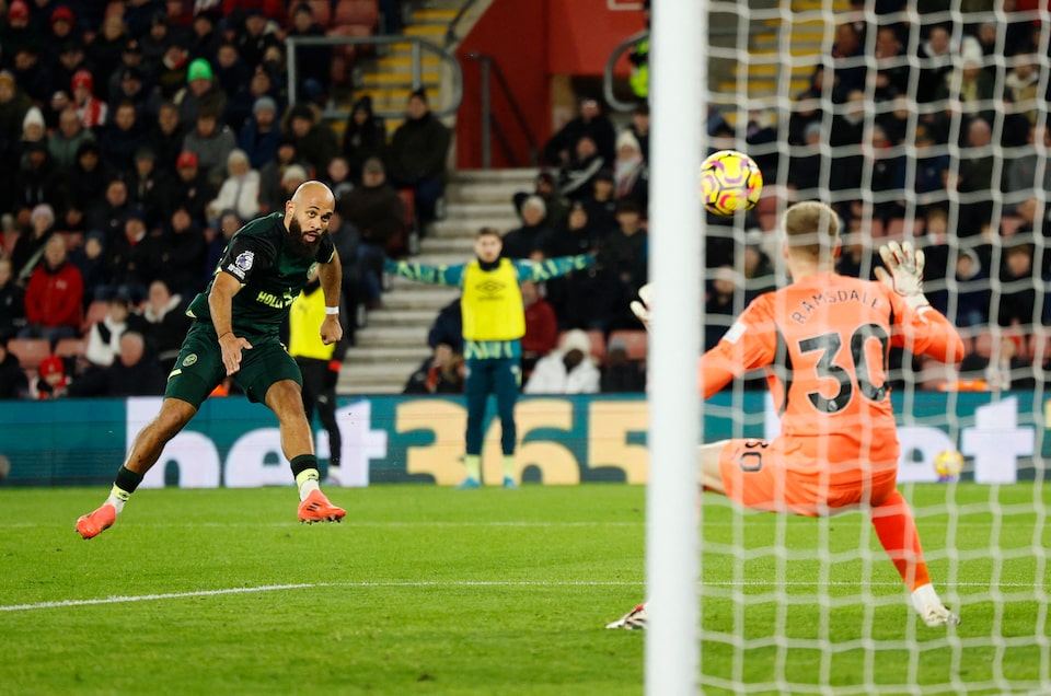 ব্রেন্টফোর্ড সাউদাম্পটনকে 5 – 0 গোলে বিধ্বস্ত করেছে এমবেউমো ডাবলের সাথে প্রথম অ্যাওয়ে জয়ের জন্য