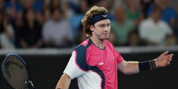 স্বপ্নের গ্র্যান্ড স্লাম অভিষেকে রুবেলভকে বিধ্বস্ত করে কিশোর ফনসেকা