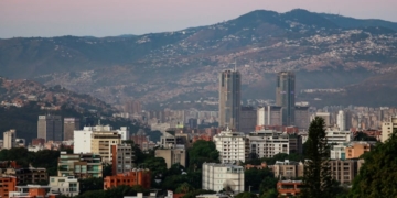 মার্কিন যুক্তরাষ্ট্র এবং মিত্ররা মাদুরো উদ্বোধনের সাথে সাথে ভেনিজুয়েলার কর্মকর্তাদের উপর নিষেধাজ্ঞা আরোপ করেছে