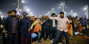 ভারতের মহা কুম্ভে প্রাণঘাতী পদদলিত হওয়ার মুহূর্ত আগে, ভক্তরা আরও রুট খোলার অনুরোধ করেছিলেন