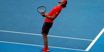 অস্ট্রেলিয়ান ওপেনের কোয়ার্টারে যাওয়ার পথে আরেক বাঁ-হাতি শিকার যোগ করেন জাভেরেভ