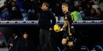 ভেরোনার বিপক্ষে 2-0 ব্যবধানে জয় নিয়ে সেরি এ লিড বাড়িয়েছে নাপোলি