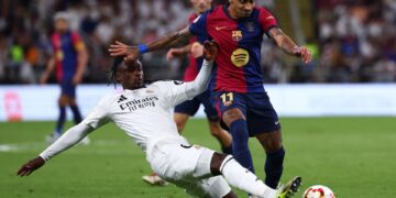 স্প্যানিশ সুপার কাপের থ্রিলারে রিয়ালকে 5-2 গোলে হারিয়েছে বার্সেলোনা