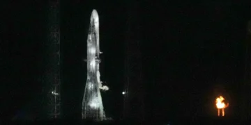 জেফ বেজোসের মহাকাশ সংস্থা কাউন্টডাউনের শেষ মিনিটে বিশাল নতুন রকেটের আত্মপ্রকাশ বন্ধ করে দিয়েছে