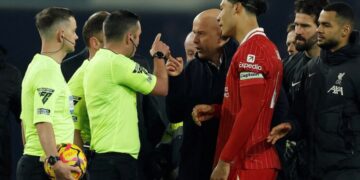 রেফারি মার্সিসাইড ডার্বির নিয়ন্ত্রণ হারিয়েছেন, ভ্যান ডাইক বলেছেন