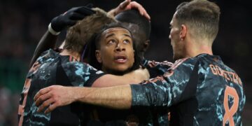 বায়ার্ন সেল্টিকে 2-1 ব্যবধানে হারিয়ে চাপের মধ্যে টিকে আছে