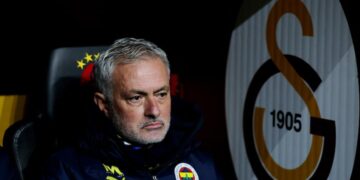 ইস্তাম্বুল ডার্বির পর গালাতাসারে মরিনহোর বিরুদ্ধে ‘বর্ণবাদী বক্তব্যের’ অভিযোগ তোলেন