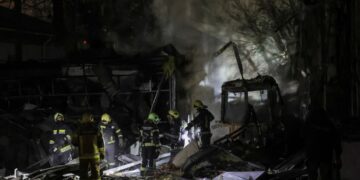 কিয়েভে রাশিয়ার ক্ষেপণাস্ত্র হামলায় একজন নিহত, আগুন ছড়িয়েছে, ইউক্রেন বলছে