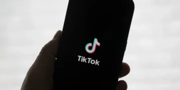 TikTok মার্কিন যুক্তরাষ্ট্রে Apple এবং Google অ্যাপ স্টোরগুলিতে ফিরে আসে