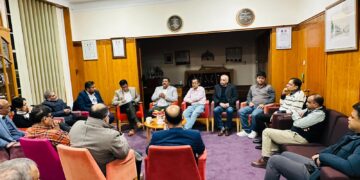 বাংলাদেশের রাজনীতি ব্যবসায়ী ও আমলাদের নিয়ন্ত্রনে বার্কিং মেয়র পার্লারে চা-এর আড্ডায় কুটনীতিক কবির বিন আনোয়ার