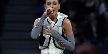 ক্যাটি পেরি, লরেন সানচেজ ব্লু অরিজিনের পরিকল্পিত সর্ব-নারী ক্রুরা মহাকাশের পথে