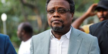 হাইতিয়ান অর্থনীতিবিদ বন্ধুত্বপূর্ণ অনুষ্ঠানে ট্রানজিশন প্রেসিডেন্টের দায়িত্ব নেন