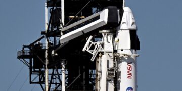 নাসা, স্পেসএক্স বিলম্বিত ফ্লাইট যা আটকে থাকা মহাকাশচারীদের উদ্ধার করতে হয়েছিল