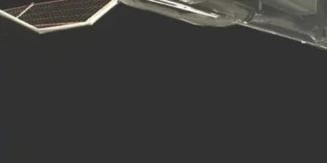 মার্কিন সেনাবাহিনীর মিনি স্পেস শাটল একটি গোপন মিশনে 434 দিন প্রদক্ষিণ করার পরে পৃথিবীতে ফিরে এসেছে