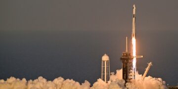 বাহামা স্পেসএক্স রকেট অবতরণ স্থগিত করেছে লঞ্চ-পরবর্তী তদন্তের জন্য