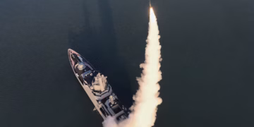 উত্তর কোরিয়া তাদের নতুন যুদ্ধজাহাজের অস্ত্র ব্যবস্থার প্রথম পরীক্ষামূলক উৎক্ষেপণ করেছে