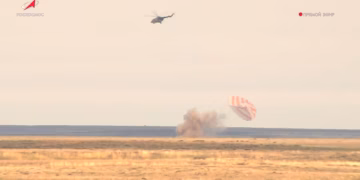 মহাকাশযান রাশিয়ান, আমেরিকানদের পৃথিবীতে ফিরিয়ে এনেছে