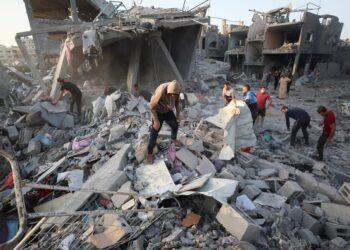 Palestinians-inspect-the-site-of-an-Israeli-strike