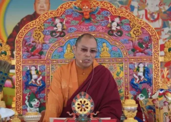 বিশিষ্ট তিব্বতী সন্ন্যাসী তুলকু হাংকার দর্জে নিপীড়নের ভয়ে চীন থেকে পালিয়ে যান এবং ভিয়েতনামে আটক থাকাকালীন রহস্যজনকভাবে মারা যান।