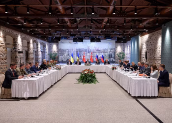 Ukrainian and Russian negotiators in Istanbul
