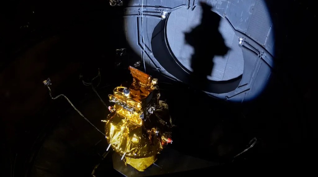 ইউরোপীয় মহাকাশ সংস্থা এবং চীনা বিজ্ঞান একাডেমি ২০২৬ সালে মহাকাশে সৌর-বায়ু চৌম্বকমণ্ডল আয়নোস্ফিয়ার লিঙ্ক এক্সপ্লোরার (SMILE) উৎক্ষেপণ করবে। ছবি: ESA