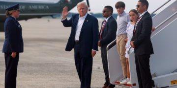 ট্রাম্প বলেছেন তিনি নভেম্বরে দক্ষিণ আফ্রিকায় আসন্ন গ্রুপ অফ ২০ (G20) নেতাদের শীর্ষ সম্মেলন এড়িয়ে যেতে পারেন