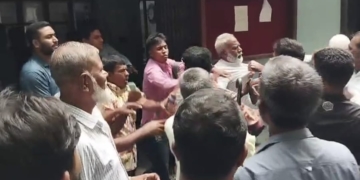 সাঁথিয়ায় ভূমি অফিসে হামলা করল বিএনপি নেতাকর্মীরা