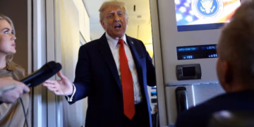 বন্দীদের ফিরিয়ে নিতে ভেনেজুয়েলাকে ট্রাম্পের হুঁশিয়ারি