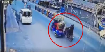 এ পথ কি রক্তে হাঁটার