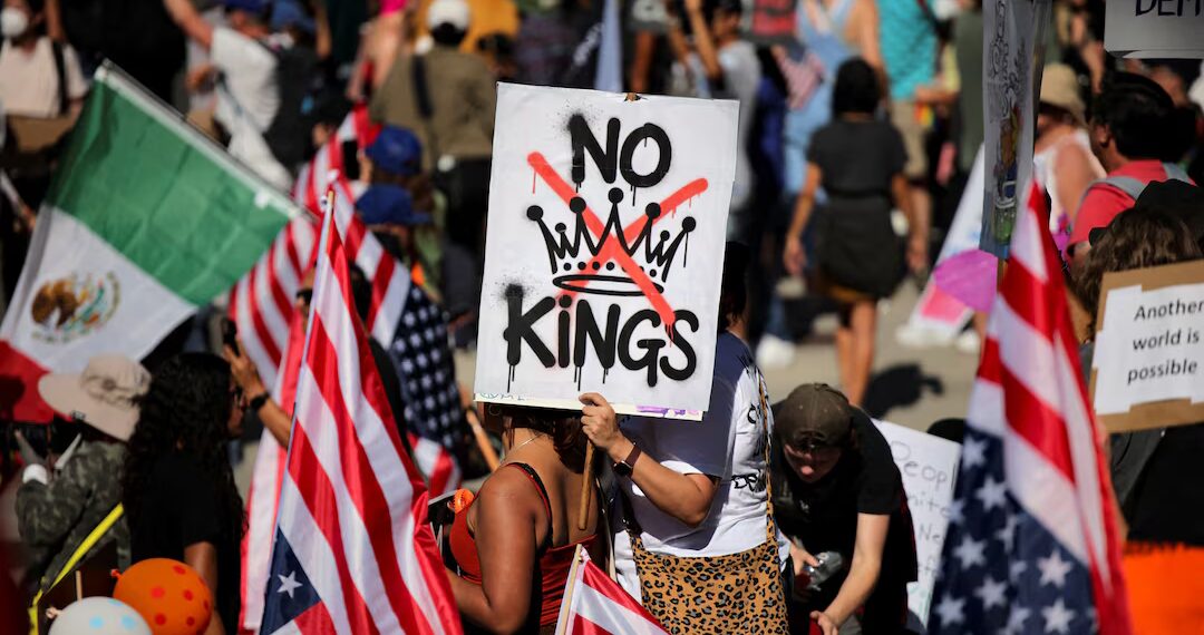 ‘নো কিংস’ ট্রাম্প-বিরোধী স্লোগানে যুক্তরাষ্ট্র উত্তাল