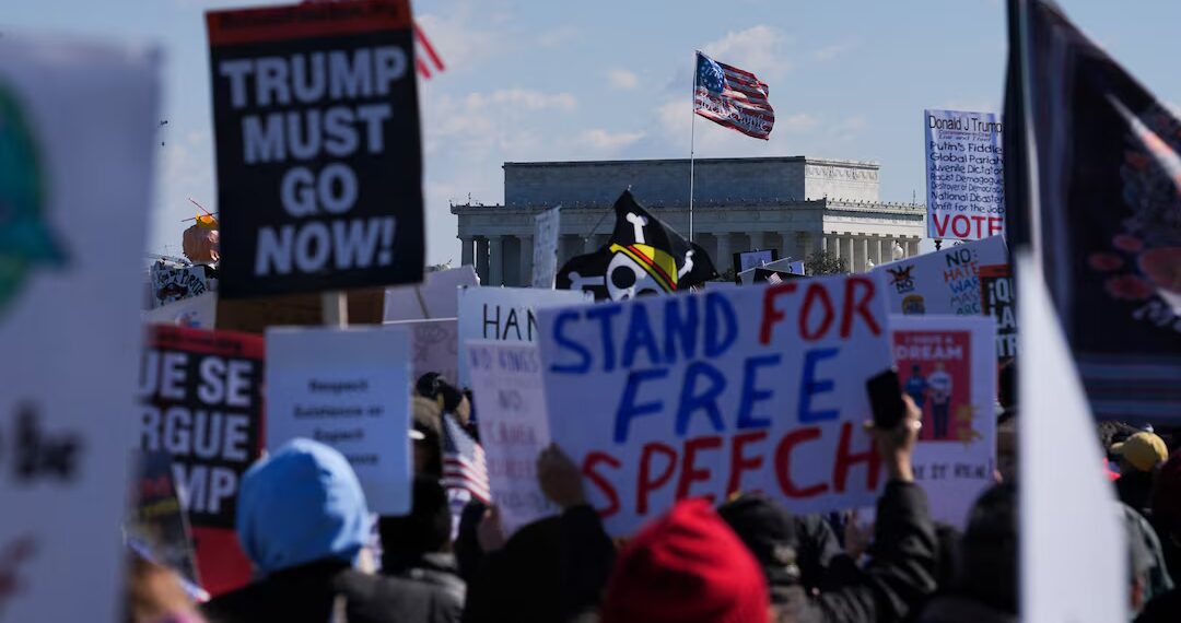 ‘নো কিংস’ ট্রাম্প-বিরোধী স্লোগানে যুক্তরাষ্ট্র উত্তাল