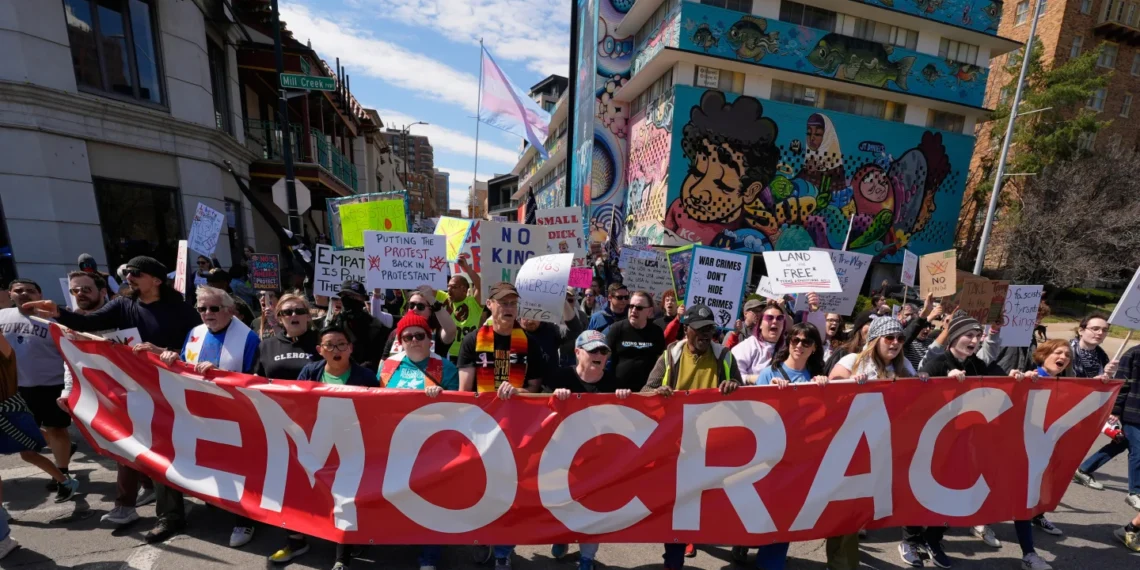 ট্রাম্পের বিরুদ্ধে ‘নো কিংস’ র‍্যালি, লস-অ্যাঞ্জেলেসে হামলা