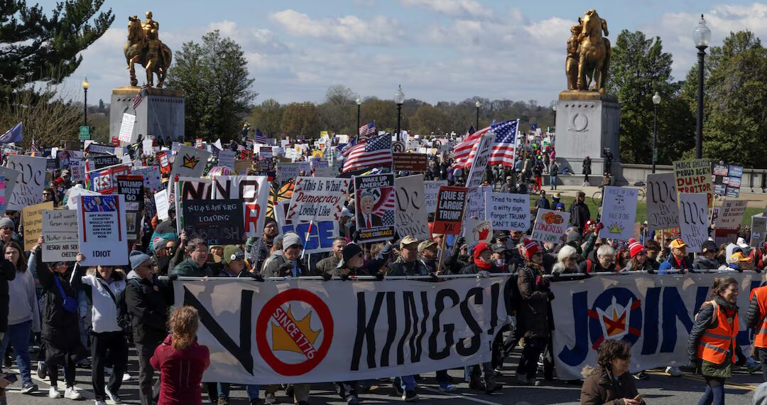 ‘নো কিংস’ ট্রাম্প-বিরোধী স্লোগানে যুক্তরাষ্ট্র উত্তাল