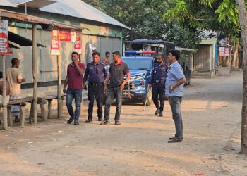 সাঁথিয়ায় ইচ্ছেমতো মসজিদ কমিটি করার অভিযোগে সংঘর্ষ, আহত ৭, অগ্নিসংযোগ