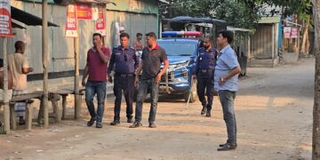 সাঁথিয়ায় ইচ্ছেমতো মসজিদ কমিটি করার অভিযোগে সংঘর্ষ, আহত ৭, অগ্নিসংযোগ