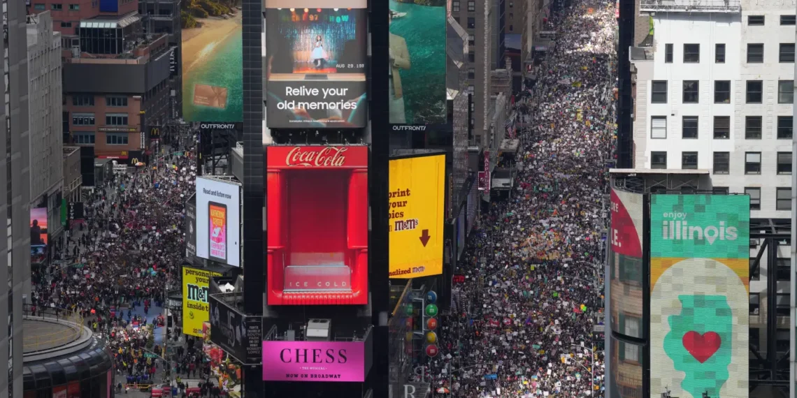 ট্রাম্পের বিরুদ্ধে ‘নো কিংস’ র‍্যালি, লস-অ্যাঞ্জেলেসে হামলা