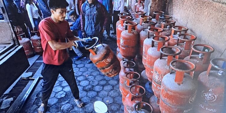 ইরান যুদ্ধ দক্ষিণ এশিয়ার দেশগুলোতে অস্থিরতা ছড়িয়ে দিচ্ছে
