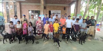 উদ্যোগী মানসিকতা গড়ে তুলতে স্কুলশিশুদের মাঝে ছাগল বিতরণ
