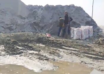 প্রধানমন্ত্রী খাল কাটেন, ভরাট করেন বিএনপি নেতারা