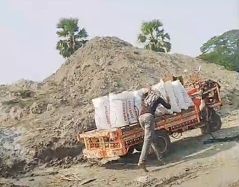 প্রধানমন্ত্রী খাল কাটেন, ভরাট করেন বিএনপি নেতারা