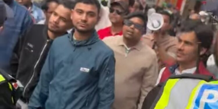 হাসনাত সাদেক কায়েমদের নিয়ে অক্সফোর্ড ইউনিয়ন সোসাইটির সেমিনার ও মিশন বাদামের প্রতিবাদ